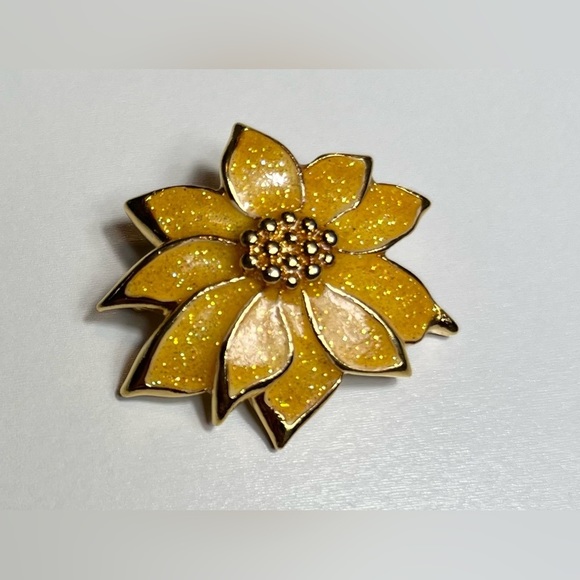 Avon Yellow Glittered Enamel Poinsettia Brooch and Earring Set - Picture 5 of 11